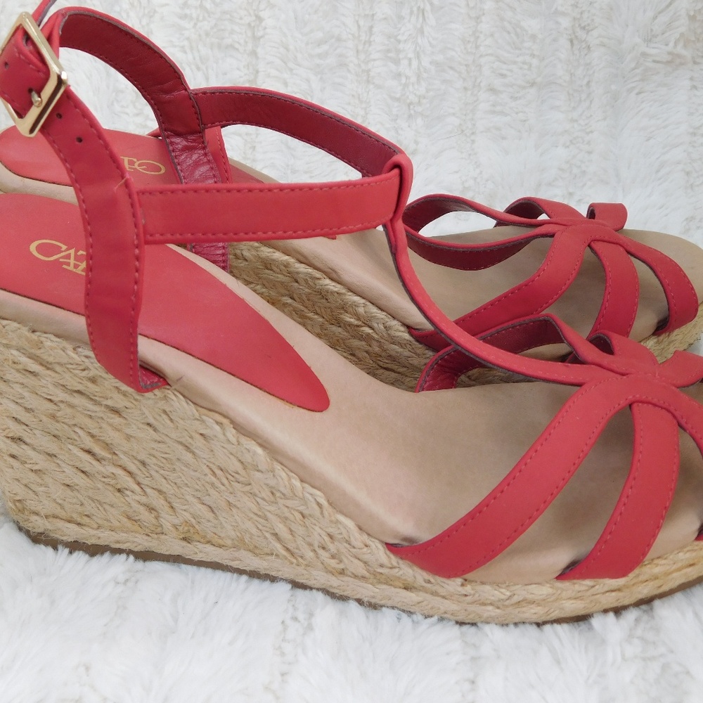 Cato red and straw wedges